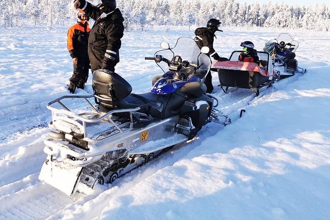 1-Hour Snowmobile Safari Experience - The midway break and driver swap
