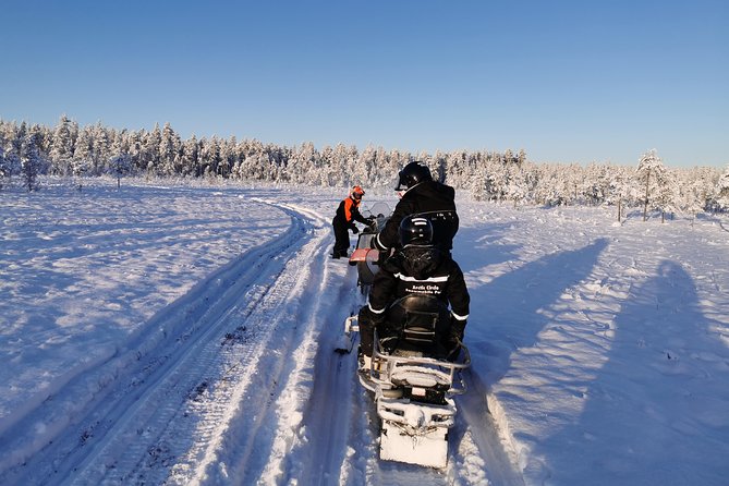 1-Hour Snowmobile Safari Experience - Family fit and age considerations