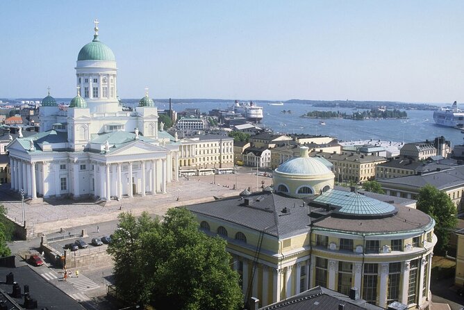 A Finntastic Walking Tour in Helsinki - Havis Amanda and Esplanadi Park