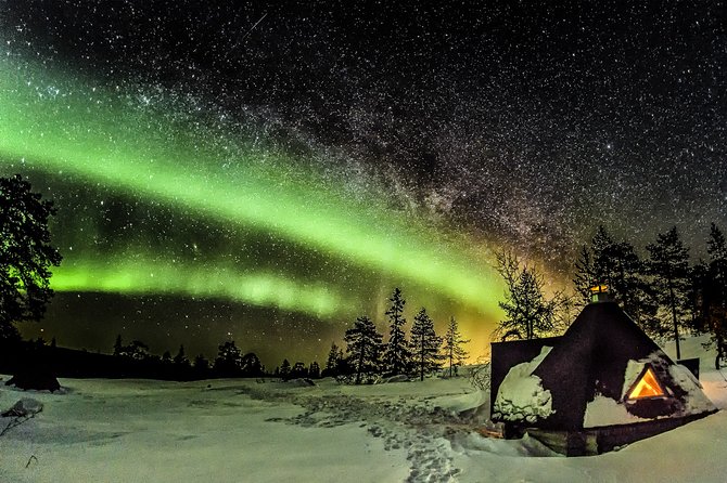 Auroras in Saariselkä – Northern Lights Photo Tour by Car and on Foot - Snacks, coffee, and Finnish flavors