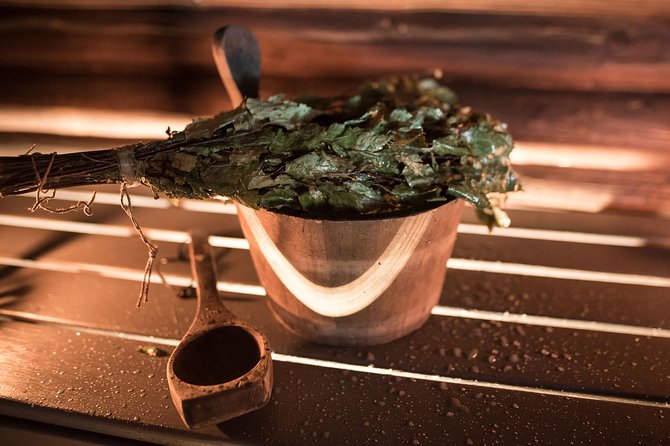 Best Of Lapland: Sauna, Ice swimming, Dinner & Northern Lights - Learning the sauna routine before the plunge