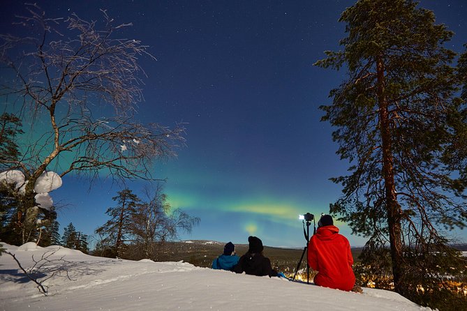 Capturing Auroras in Pyhä - Hot berry drinks and the outdoor wait