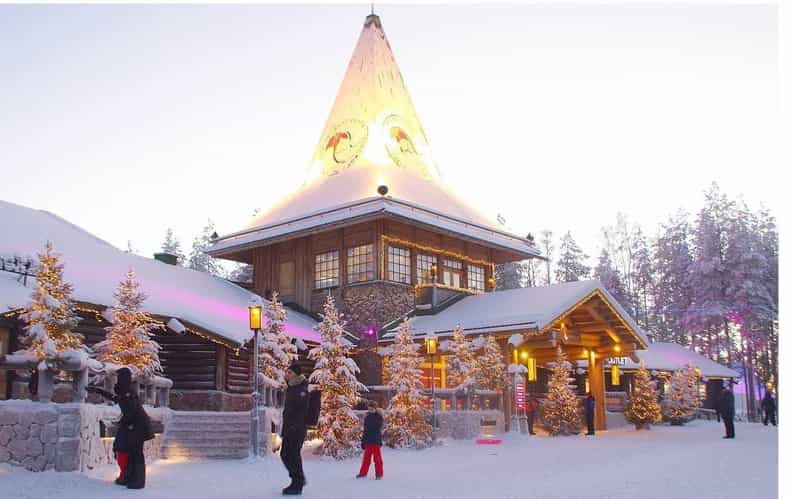 City tour and Santa Claus village visit in Lapland - Crossing the Arctic Circle