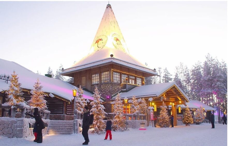 City tour and Santa Claus village visit in Lapland - Shopping for Arctic souvenirs
