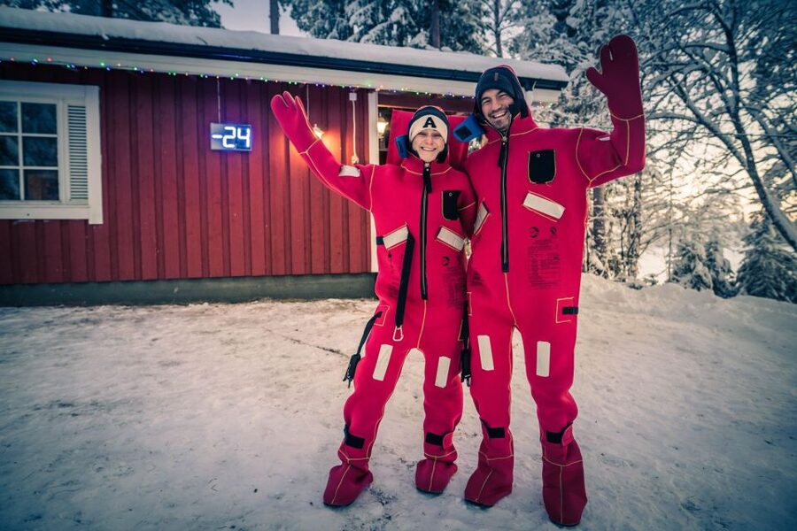 Daytime Ice Floating Rovaniemi, Frozen Lake Experience - Photos and the phone question