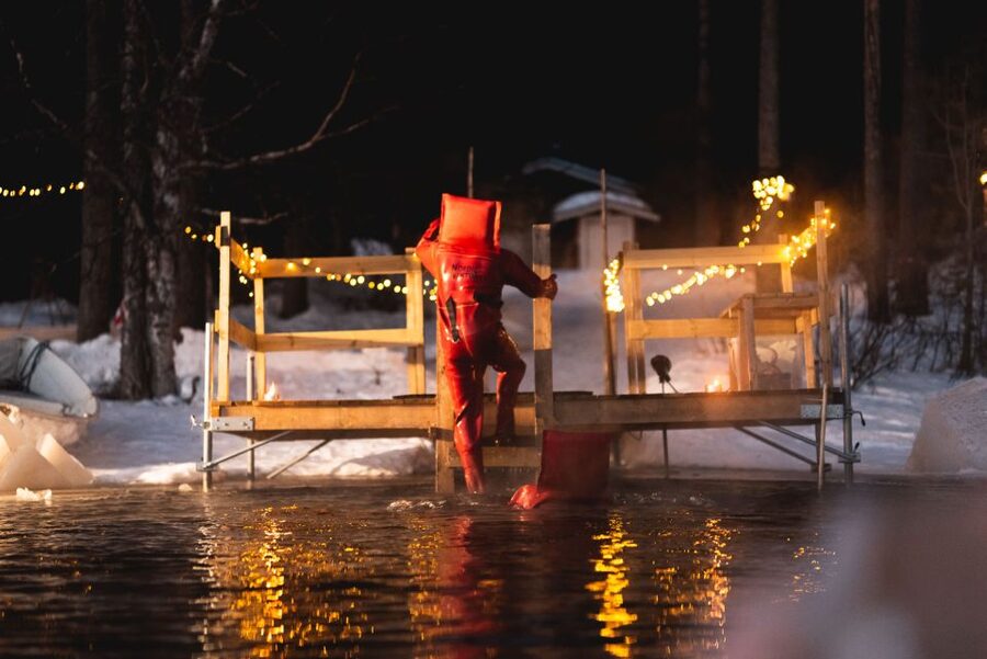Daytime Ice Floating Rovaniemi, Frozen Lake Experience - How personal is the small group?