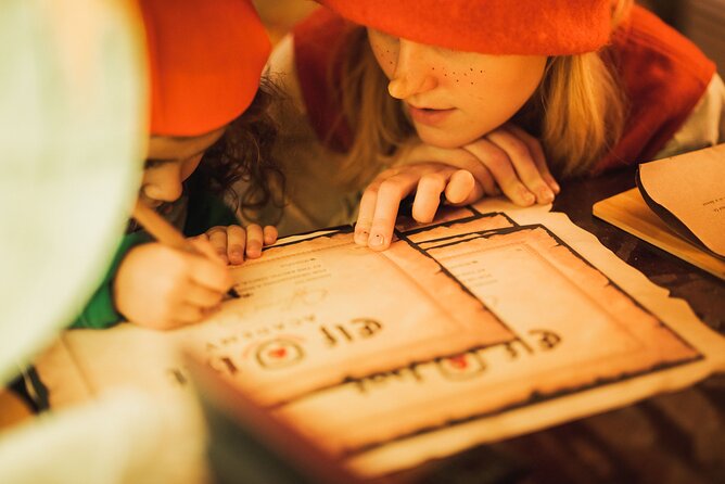 Elf Hat Academy in Santas Village of Rovaniemi - What happens inside the 30-minute class