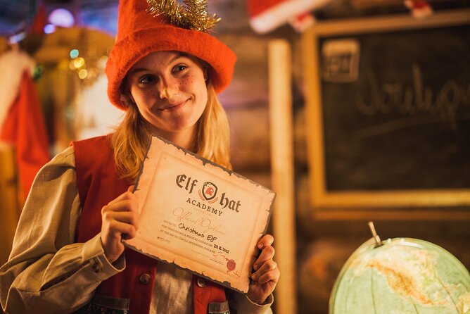 Elf Hat Academy in Santas Village of Rovaniemi - How to fit it into Santa Claus Village