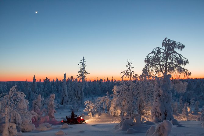 Evening Escape - Snowmobile safari and campfire in Rovaniemi - Leaving Safartica after dark