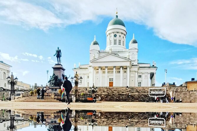 Explore Helsinki in Portuguese with a PRIVATE guide - Starting at Kauppatori beside Helsinki’s harbor