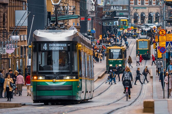Explore Helsinki in Portuguese with a PRIVATE guide - Kansalaistori and the modern city center