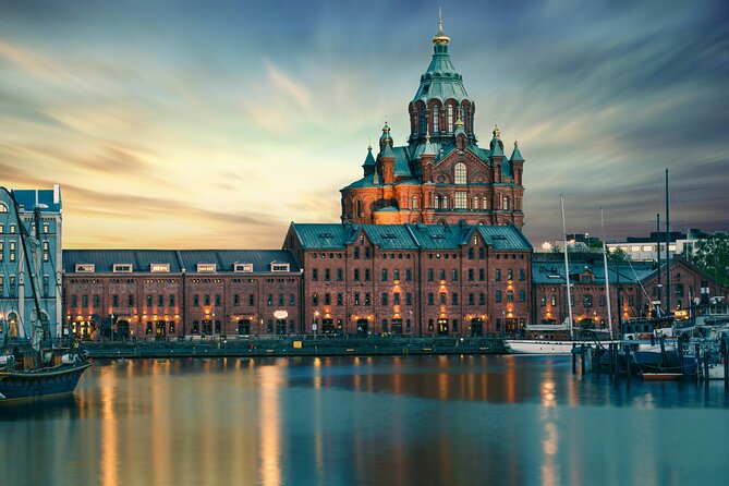 Explore Helsinki in Portuguese with a PRIVATE guide - Uspenski Cathedral and Helsinki Cathedral