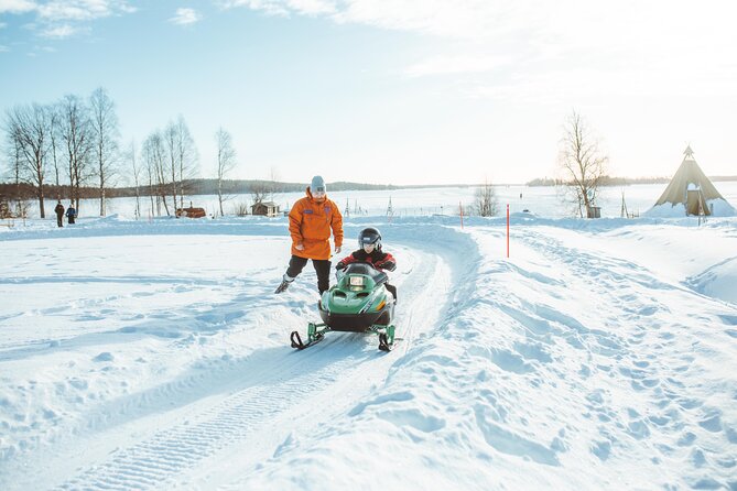Family Snowmobiling in Rovaniemi, Apukka Resort - How the 2.5-hour family outing works