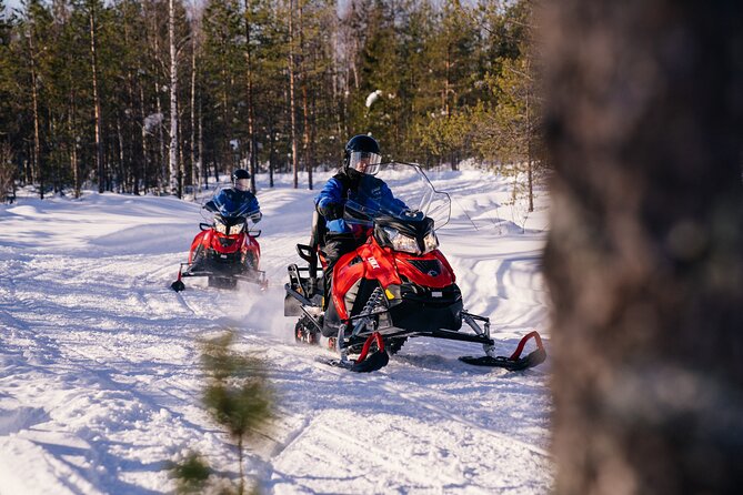 Family Snowmobiling in Rovaniemi, Apukka Resort - Guides and the feel of the outing
