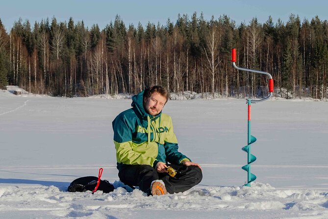 First Ice Fishing Experience in Rovaniemi - Snacks, Fire, and a Warm Break