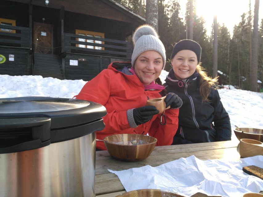 From Helsinki: Nuuksio National Park Hiking Tour with Food - Summer berries and a possible lake swim