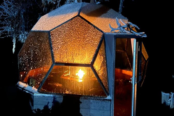 Glass Igloo Campfire Dinner under Northern Lights - The Guides Make a Real Difference