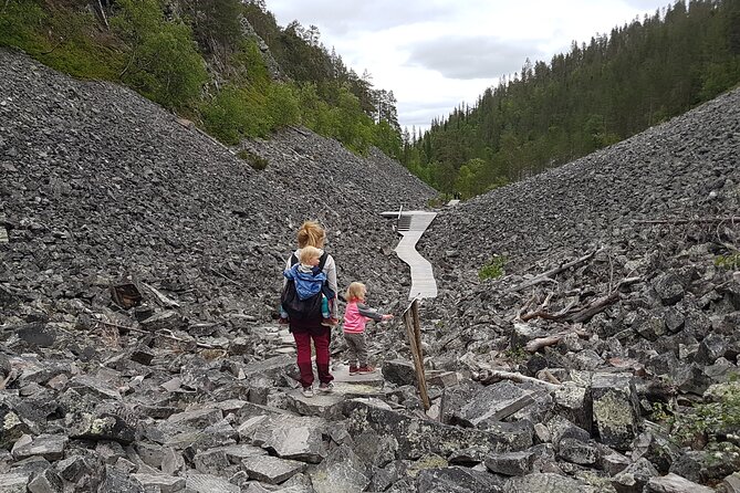 Guided easy hike in Finland deepest gorge in Pyhä-Luosto National Park - How the experience fits into a Finland itinerary