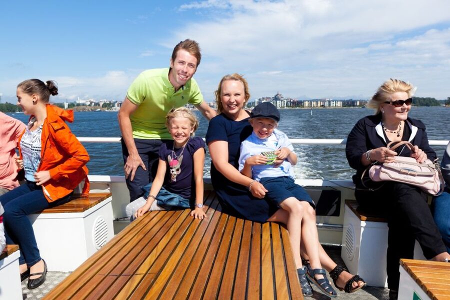 Helsinki: 48-Hour Bus & Boat Combo Tour - Market Square and the 1.5-hour canal cruise