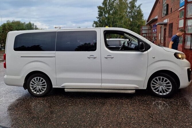 Helsinki Airport to Hotels to Airport/ Taxi - Flight tracking and the one-hour waiting window