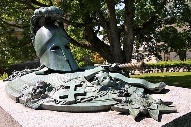 Helsinki and Suomenlinna Sightseeing Tour - Uspenski Cathedral and Helsinki Cathedral