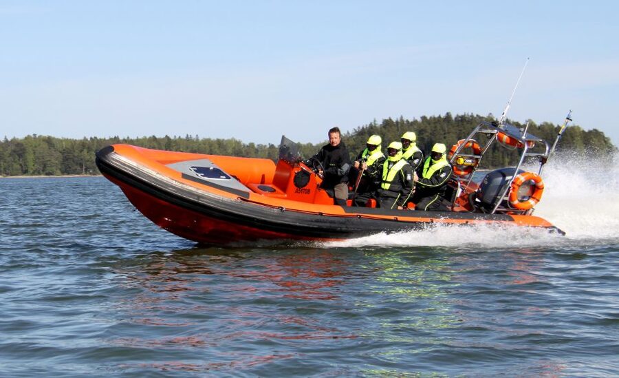 Helsinki: Archipelago RIB Boat Tour with BBQ Lunch and Sauna - From Café Marina Bay to the eastern islands