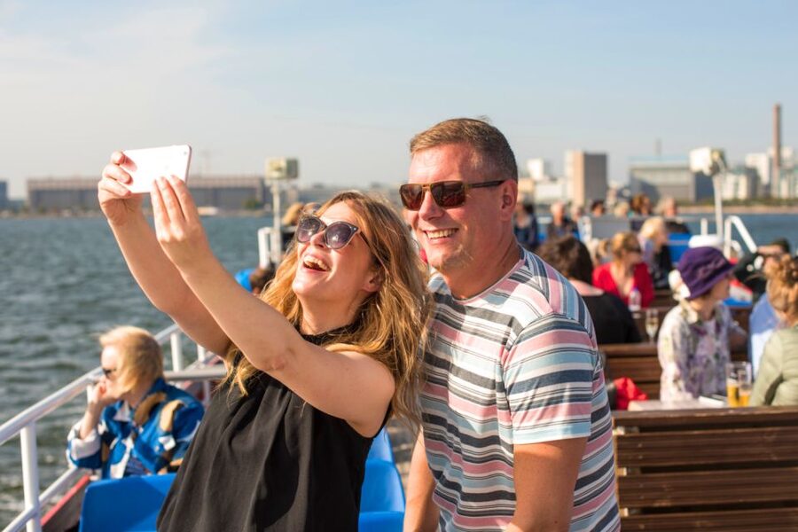 Helsinki Archipelago: Sightseeing Boat Tour - Leaving Market Square for the archipelago