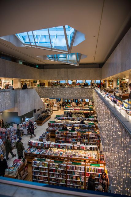 Helsinki: Architecture Walking Tour with Expert - Winter, rain, and the question of comfort