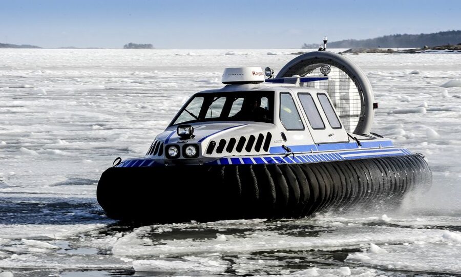 Helsinki: Arctic Ice Experience with Lunch - Hovercraft or ice-breaking boat