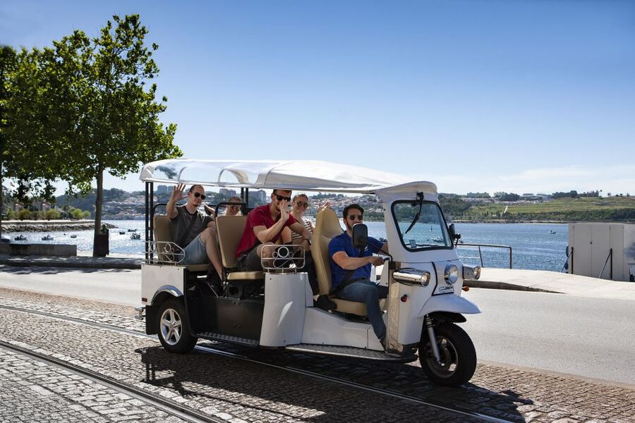 Helsinki City: 2.5-Hour City Tour with Electric TukTuk - Why the electric TukTuk works well in Helsinki