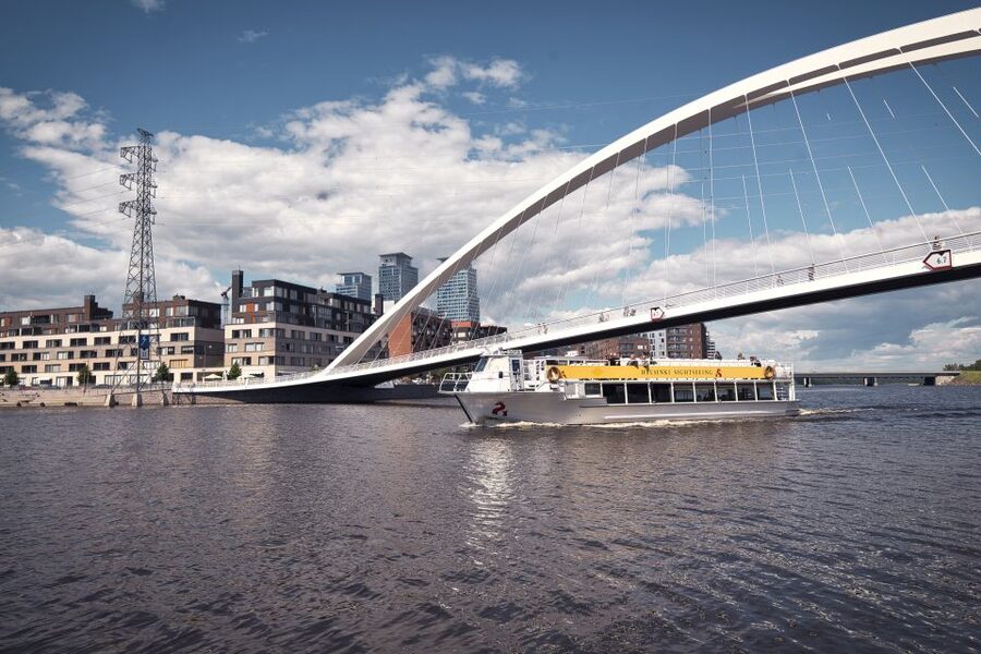 Helsinki: City Highlights 1.5-Hour Archipelago Cruise - Suomenlinna from an offshore viewpoint