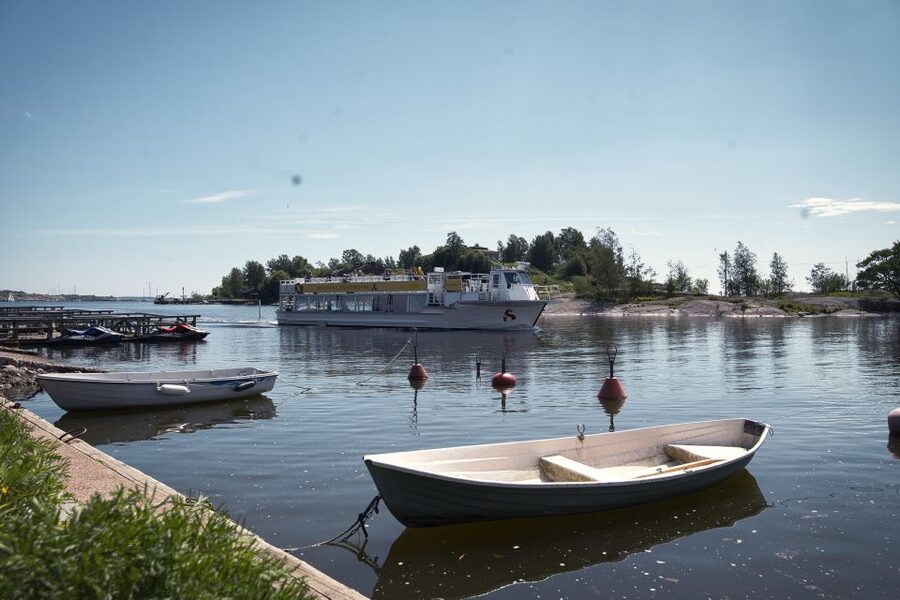 Helsinki: City Highlights 1.5-Hour Archipelago Cruise - Returning past Katajanokka