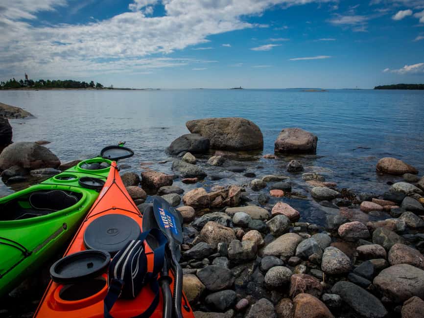 Helsinki: Guided Kayak Tour in Eastern Helsinki Archipelago - Getting ready with simple, steady equipment
