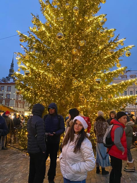 Helsinki: Guided Walking Tour with Local Guide - Market Square and Finnish snack choices