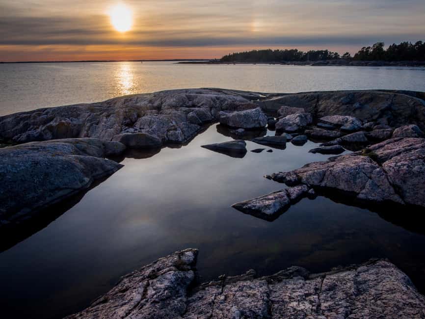 Helsinki: Midnight Sun Kayaking Tour with Campfire - Why the midnight sun makes this kayak trip special
