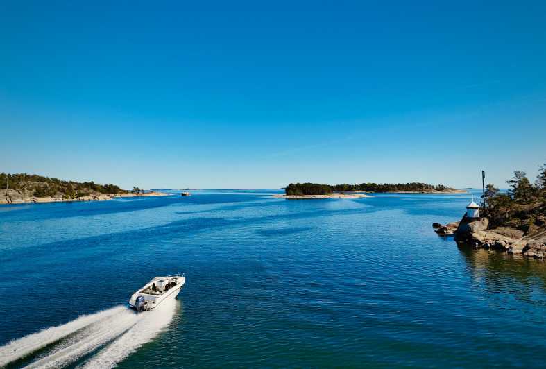 Helsinki: Private Boat Tour - Choosing between the eastern route and the city waterfront