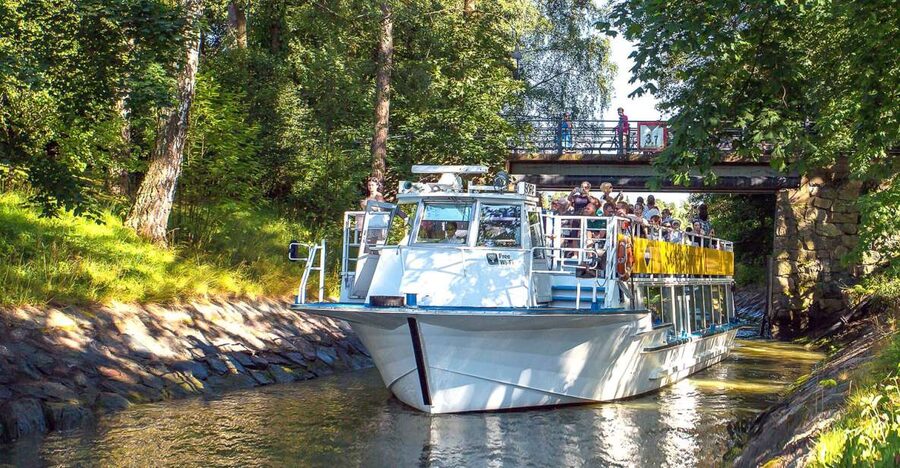 Helsinki: Sightseeing Canal Cruise with Audio Commentary - From Market Square into Helsinki’s island world
