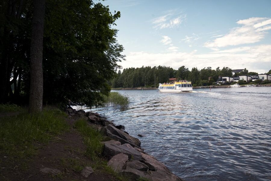 Helsinki: Sightseeing Canal Cruise with Audio Commentary - Vasikkasaari and Santahamina: quiet shores beyond the center