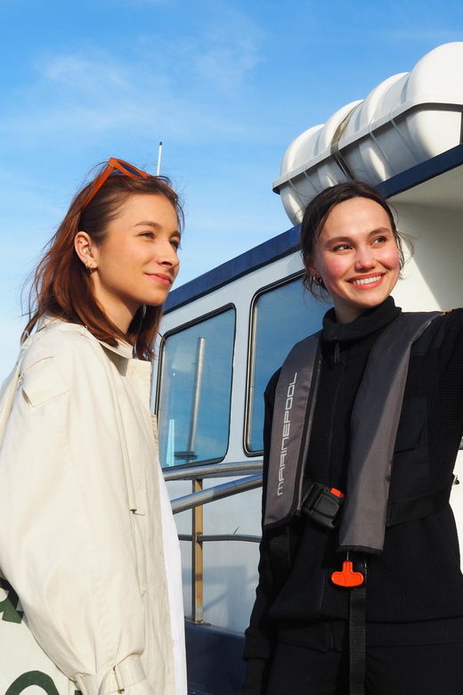 Helsinki: Suomenlinna and Lonna Hop-on Hop-off Cruise - Hop off, or stay aboard for the full loop