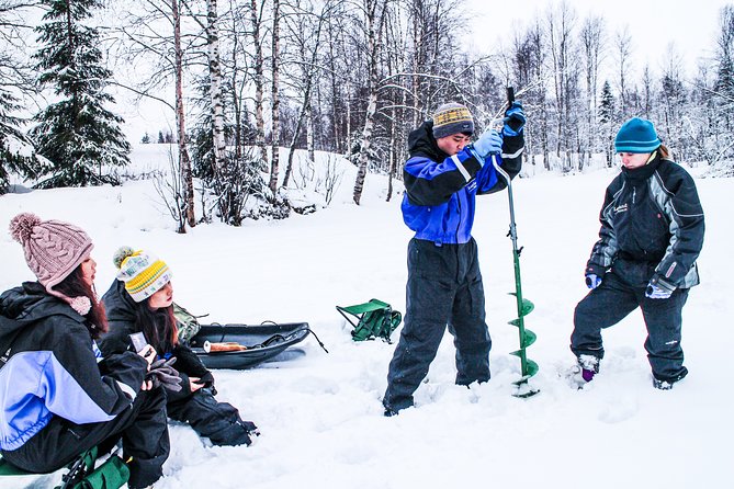 Ice Fishing Trip in Rovaniemi - The campfire break with hot drinks and light food