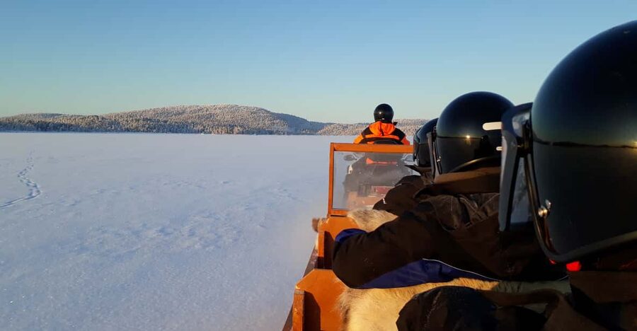 Ivalo: Ice Fishing Tour to Lake Inari, Reindeers & Lunch - Why this four-hour Lake Inari outing feels different