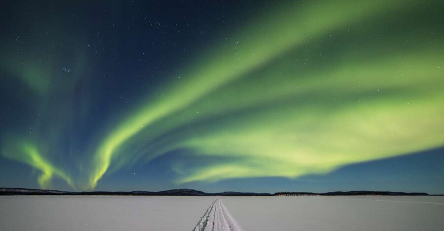Ivalo: Lake Inari Northern Lights Tour w/ Reindeer & Dinner - Who should book this evening
