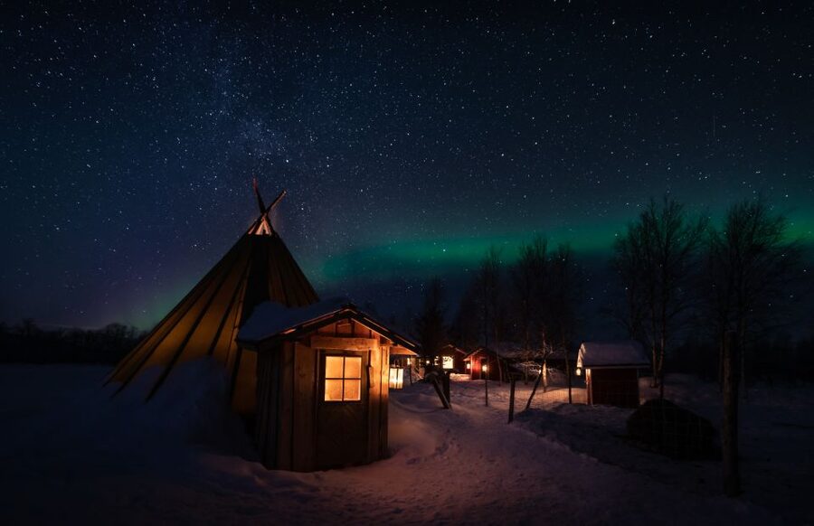 Ivalo: Lake Inari Northern Lights Tour w/ Reindeer & Dinner - What the snowmobile sleigh ride is really like