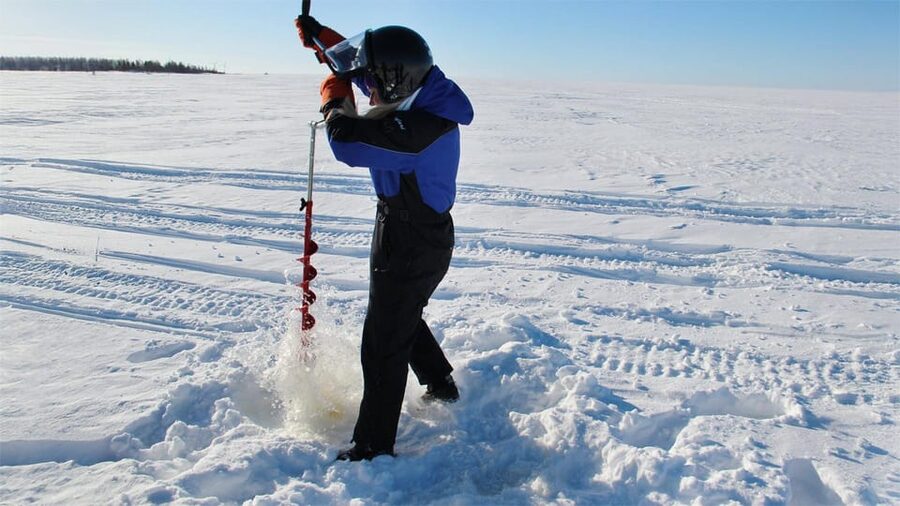 Kemi-Tornio: Ice Fishing Safari with Snowmobiles - Crossing the frozen Bothnian Bay by snowmobile