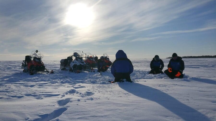 Kemi-Tornio: Ice Fishing Safari with Snowmobiles - Learning to handle the snowmobile