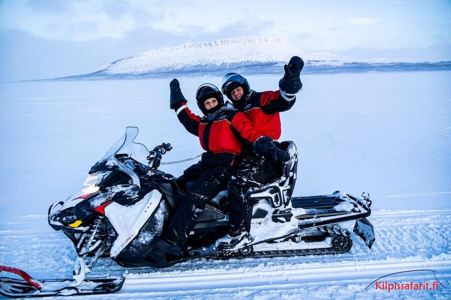 Kilpisjärvi: Border of Three Countries Snowmobile Safari - A hot drink before the return ride