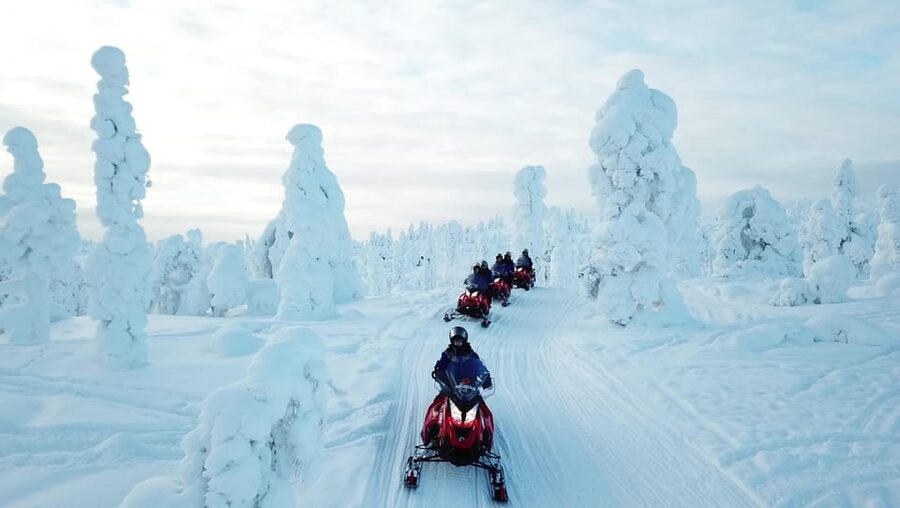 King of Ylläs: Snowmobiling to the Hill - Key points to know before riding