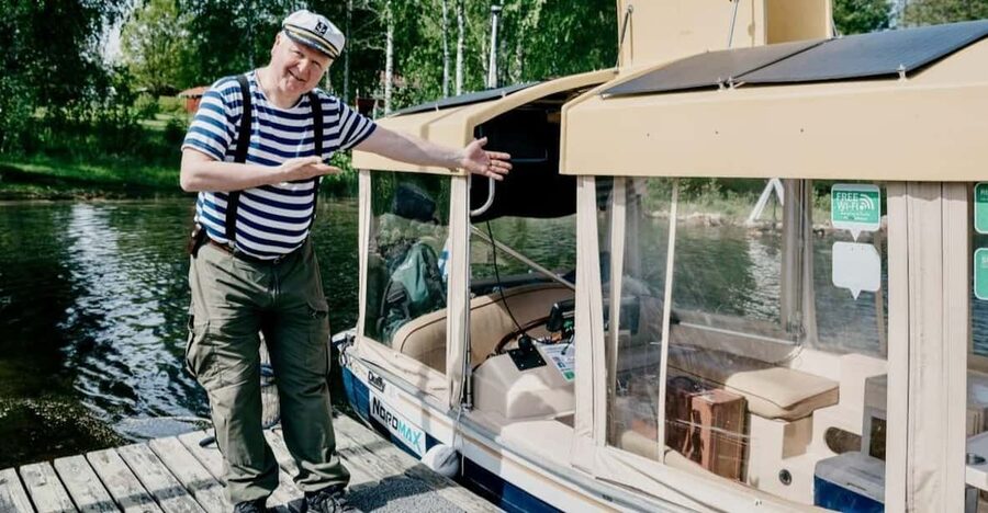 Lake Saimaa story cruise by Ecoboat in Puumala - Watching for Saimaa seals and ospreys
