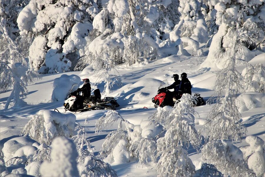 Levi: Easy Snowmobile Safari into the Nature - Getting Ready at the Safartica Office in Levi