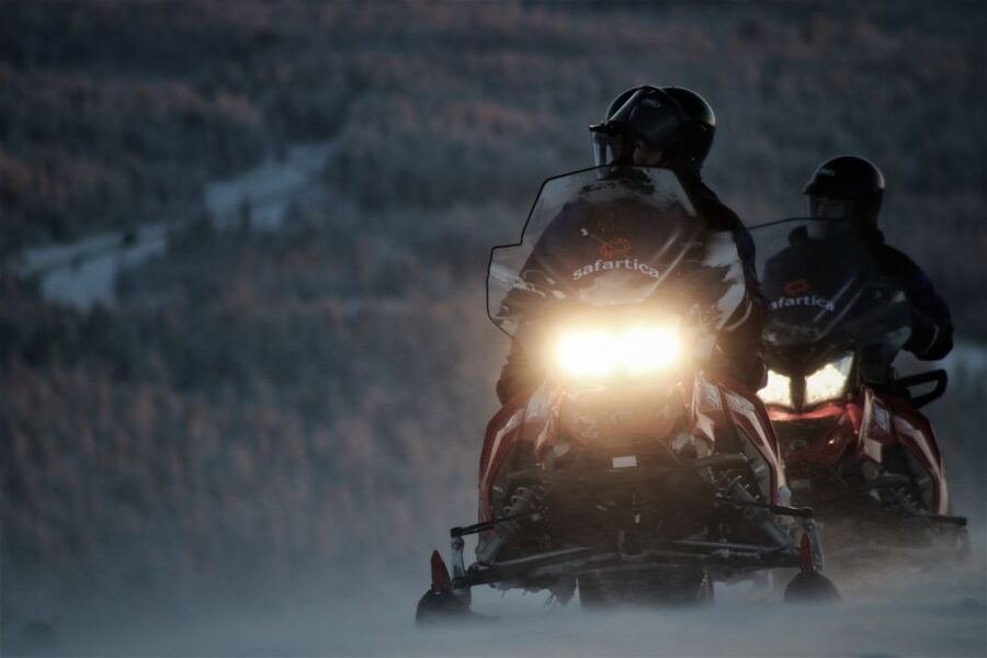 Levi: Evening Snowmobile Safari - Setting out from Levi after twilight